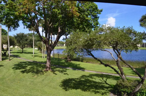 Delray Beach, FL 33484,5220 Las Verdes CIR 211