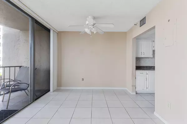 Boca Raton, FL 33487,859 Jeffery ST 312