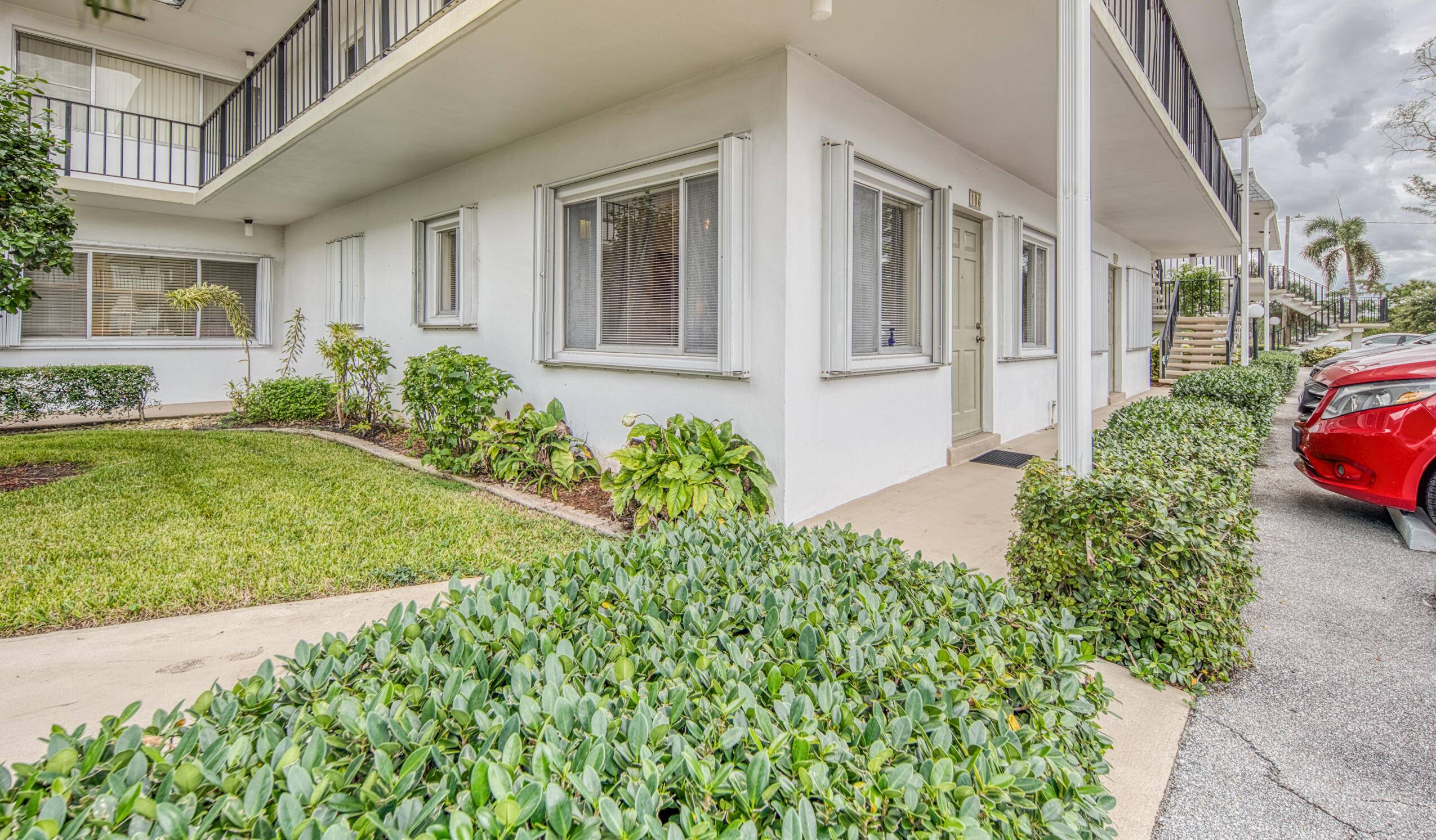 3040 Lake Osborne DR 106, Lake Worth Beach, FL 33461