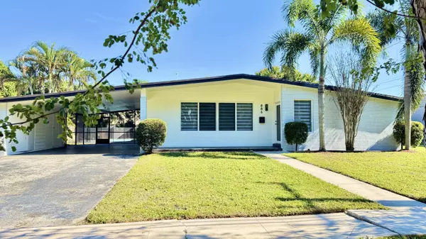 886 E Acre DR, Plantation, FL 33317