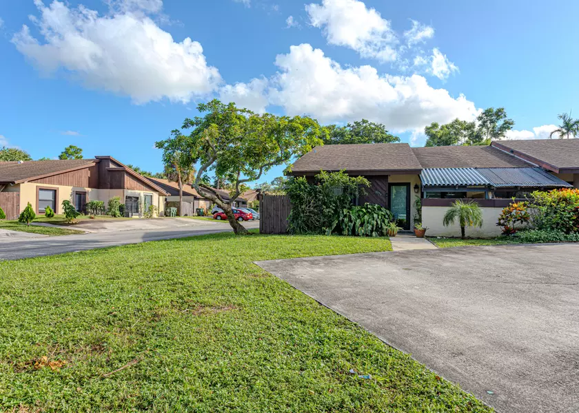 3773 Mil Stream CT, Greenacres, FL 33463