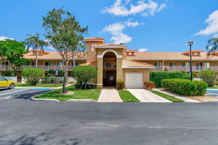 5876 Regal Glen DR 105, Boynton Beach, FL 33437