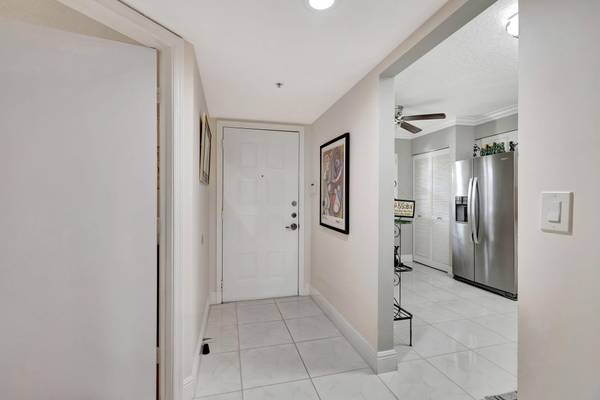 Boynton Beach, FL 33437,5876 Regal Glen DR 105