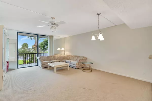 Delray Beach, FL 33484,5160 Las Verdes CIR 310