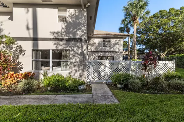 47 Essex CT B, Royal Palm Beach, FL 33411