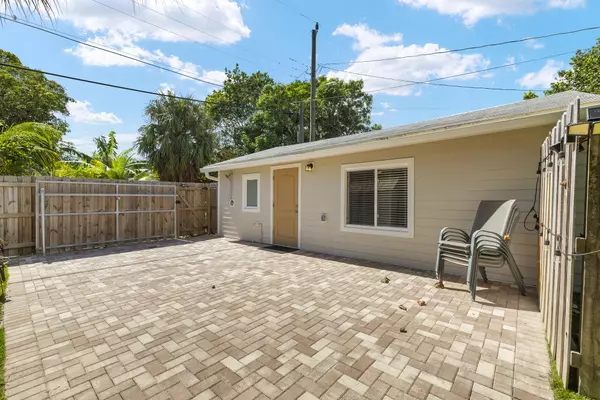 114 NE 4th AVE, Boynton Beach, FL 33435