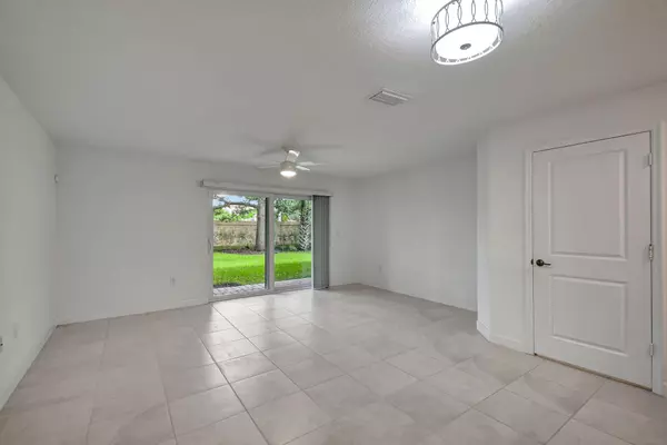 Lake Worth, FL 33467,6851 Broadwater LN