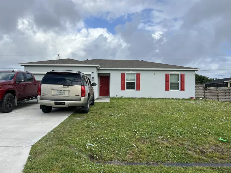 651 SW SW Lindsay ST, Port Saint Lucie, FL 34953