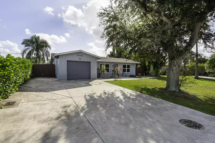 2532 SW 11th CT, Boynton Beach, FL 33426