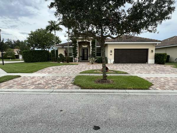 9291 Silent Oak CIR, West Palm Beach, FL 33411