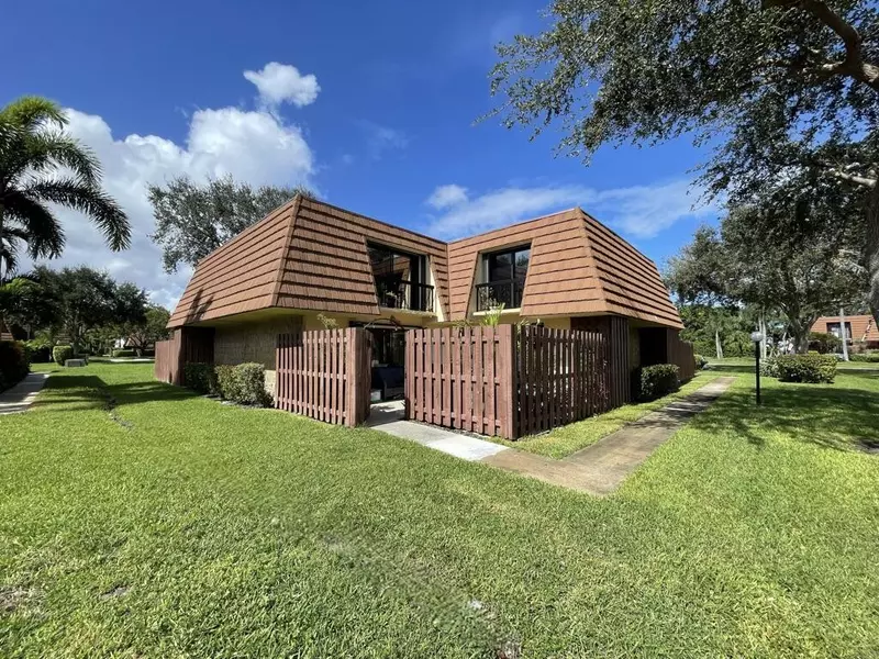 825 Center ST 22d, Jupiter, FL 33458