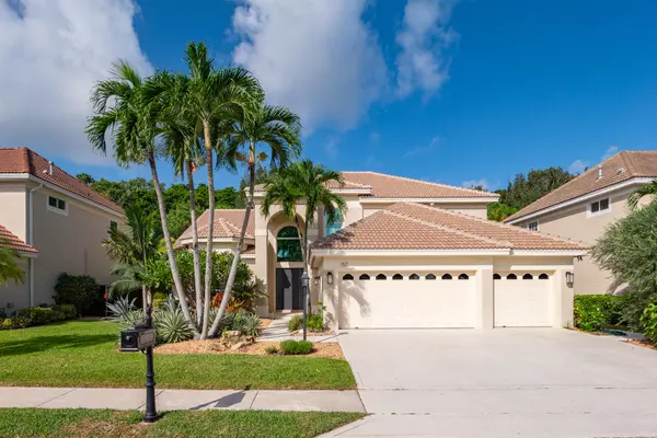 157 Oakwood LN, Palm Beach Gardens, FL 33410