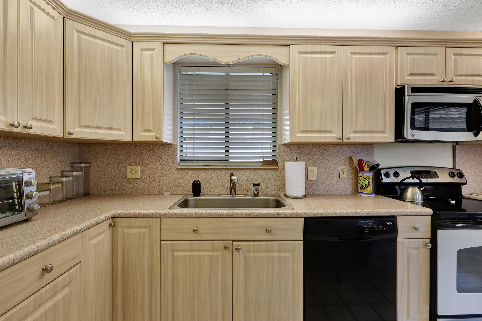 Boynton Beach, FL 33437,10088 Shadywood PL