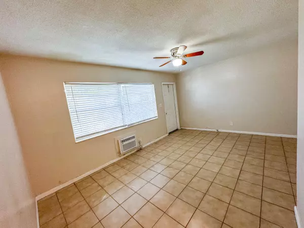 Pompano Beach, FL 33062,1101 NE 23rd TER #2