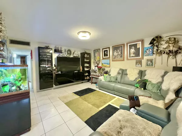 Delray Beach, FL 33446,224 E Brittany 224