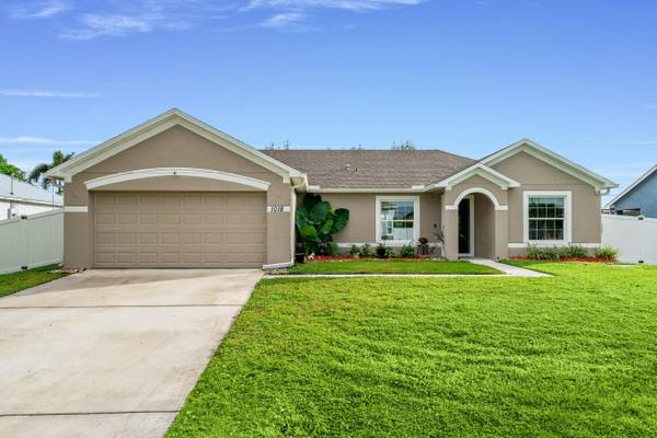 1018 SW Dartmouth AVE, Port Saint Lucie, FL 34953