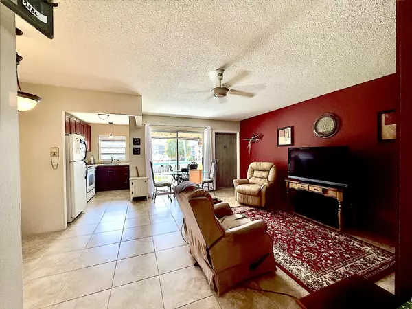 5300 Washington ST I206, Hollywood, FL 33021