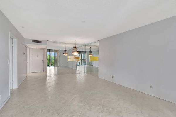 Delray Beach, FL 33484,5370 Las Verdes CIR 309