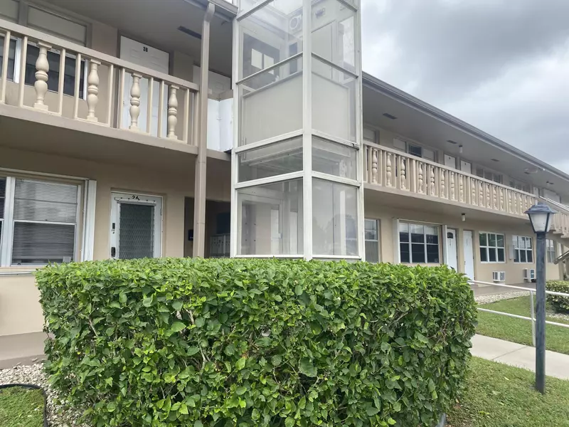 26 Kingswood B, West Palm Beach, FL 33417