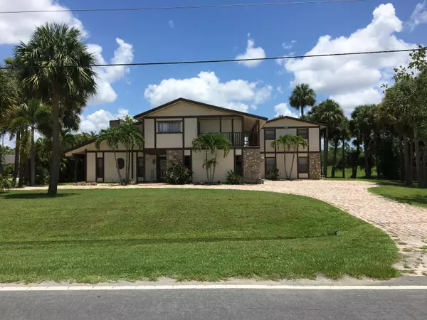 2005 SW Driftwood ST, Port Saint Lucie, FL 34953