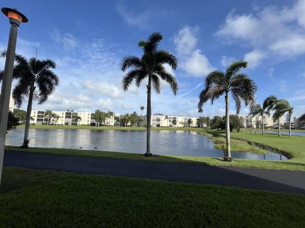 Delray Beach, FL 33446,7260 Kinghurst DR #201