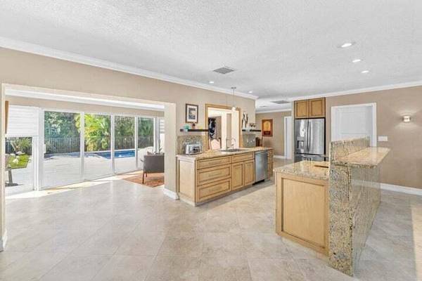 Boca Raton, FL 33486,653 NW 10th CT