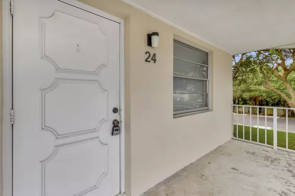 Lake Worth Beach, FL 33460,1733 N 3rd AVE 24