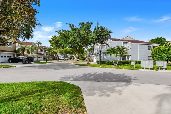 Boca Raton, FL 33486,5353 Buckhead CIR 202