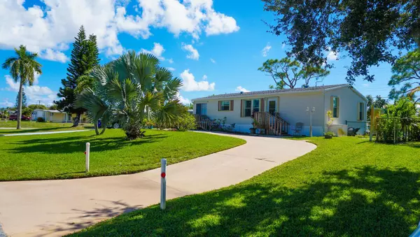 7030 SE Ridgeway TER, Hobe Sound, FL 33455