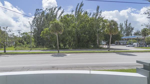 8826 Lantana RD, Lake Worth, FL 33467