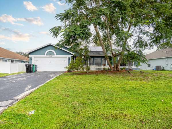 1633 SW Gadsan AVE, Port Saint Lucie, FL 34953