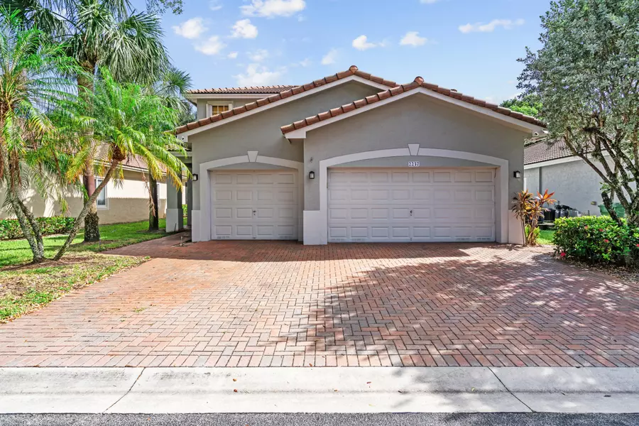 2237 NW 72nd TER, Pembroke Pines, FL 33024