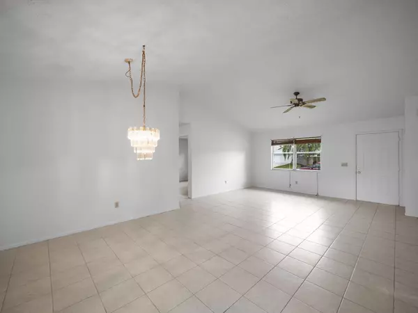 Port Saint Lucie, FL 34983,464 SW Dolores AVE