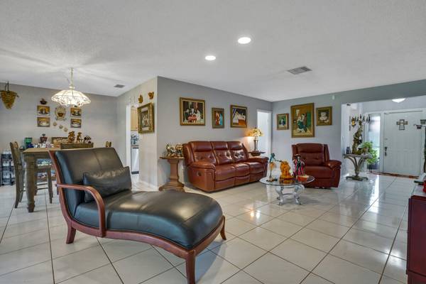 Greenacres, FL 33463,6410 Lakemont CIR