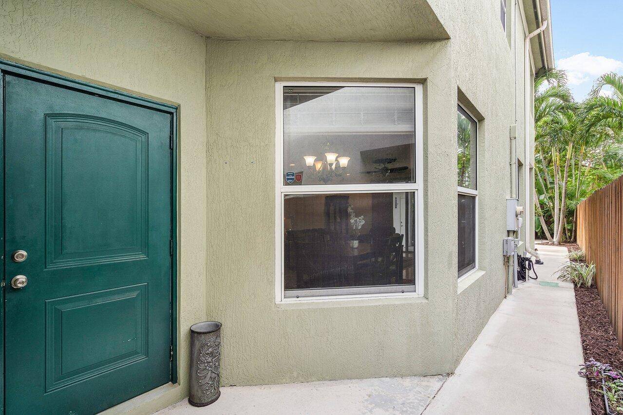 Fort Lauderdale, FL 33304,1131 NE 3rd AVE