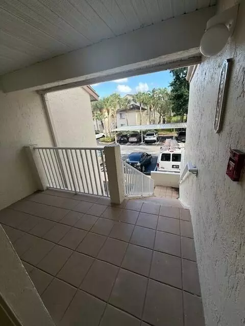 West Palm Beach, FL 33409,2204 Glenmoore DR 204