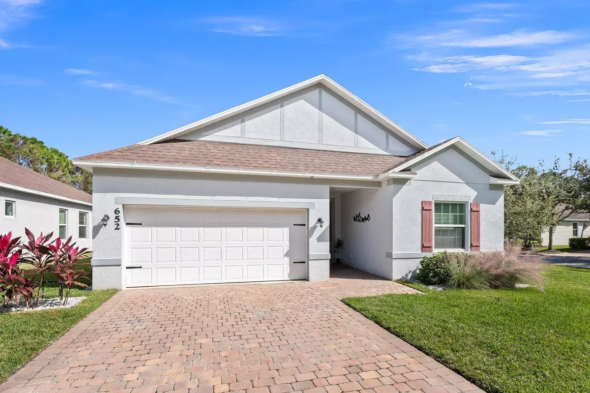 Port Saint Lucie, FL 34983,652 NE Moss Rose PL