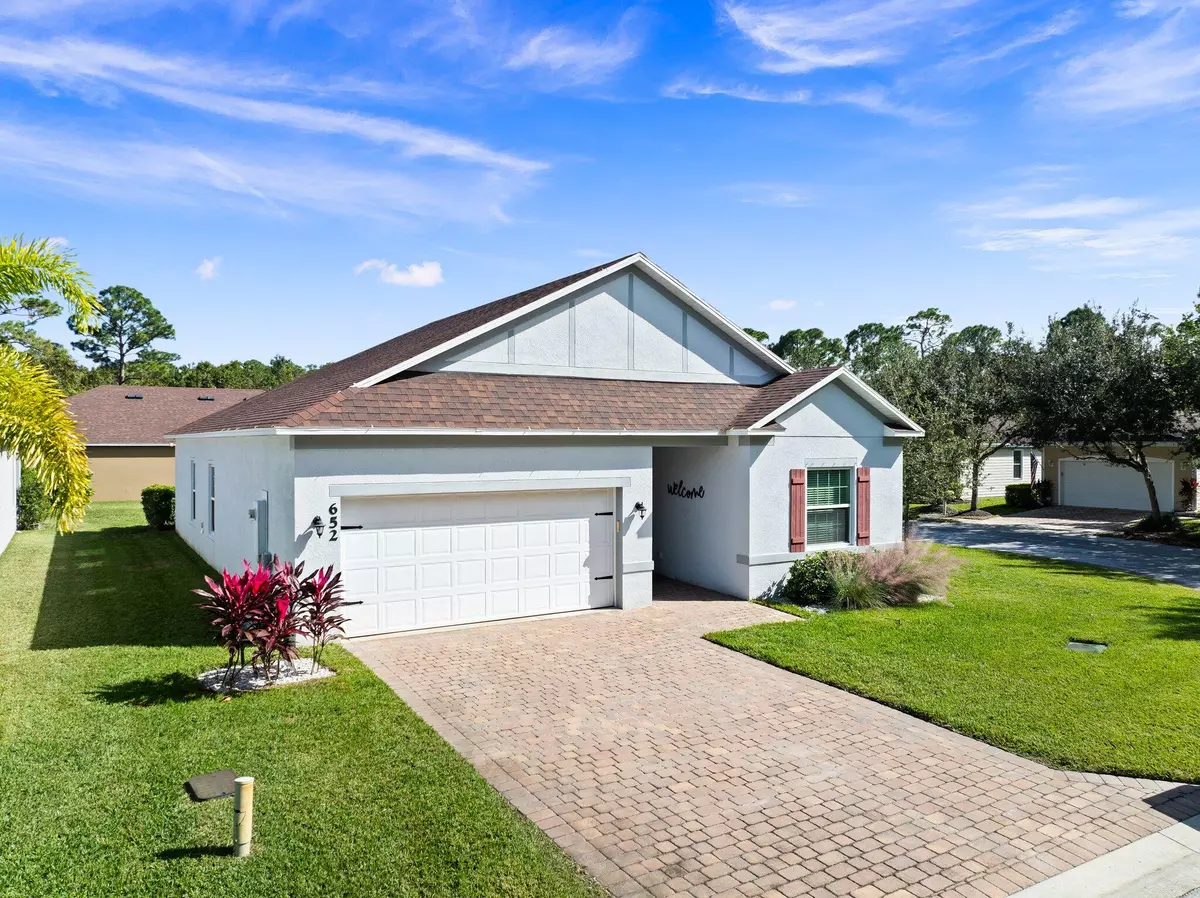 Port Saint Lucie, FL 34983,652 NE Moss Rose PL