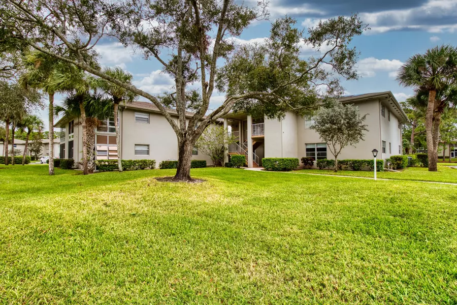 3 Lake Vista Trail 102, Port Saint Lucie, FL 34952