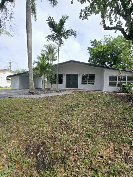 560 SE 2nd TER, Pompano Beach, FL 33060