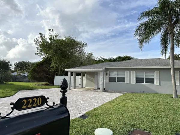 Delray Beach, FL 33444,2220 E Pineridge CT