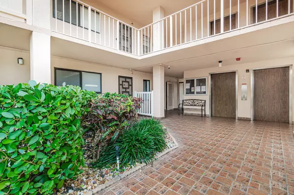 Delray Beach, FL 33446,6866 Huntington LN 707