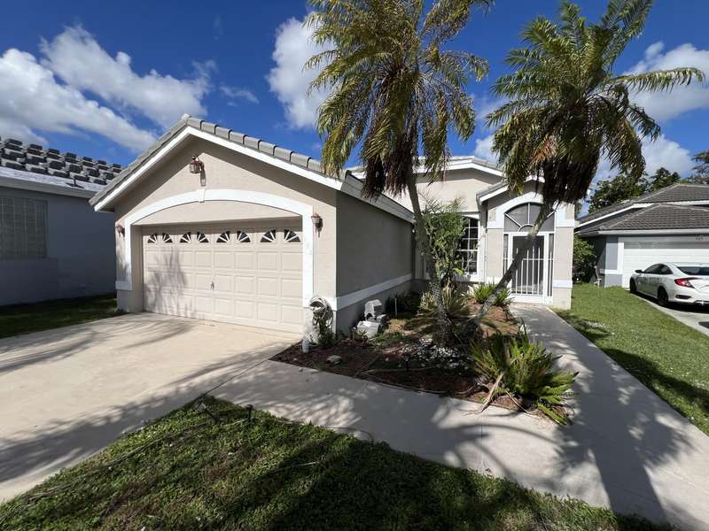 922 Lake Wellington DR, Wellington, FL 33414