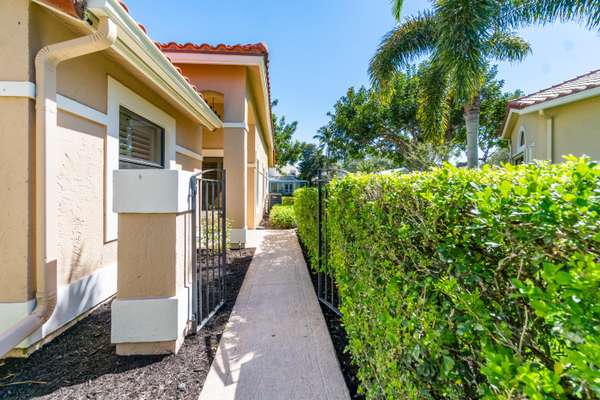 Palm Beach Gardens, FL 33418,900 Windermere WAY