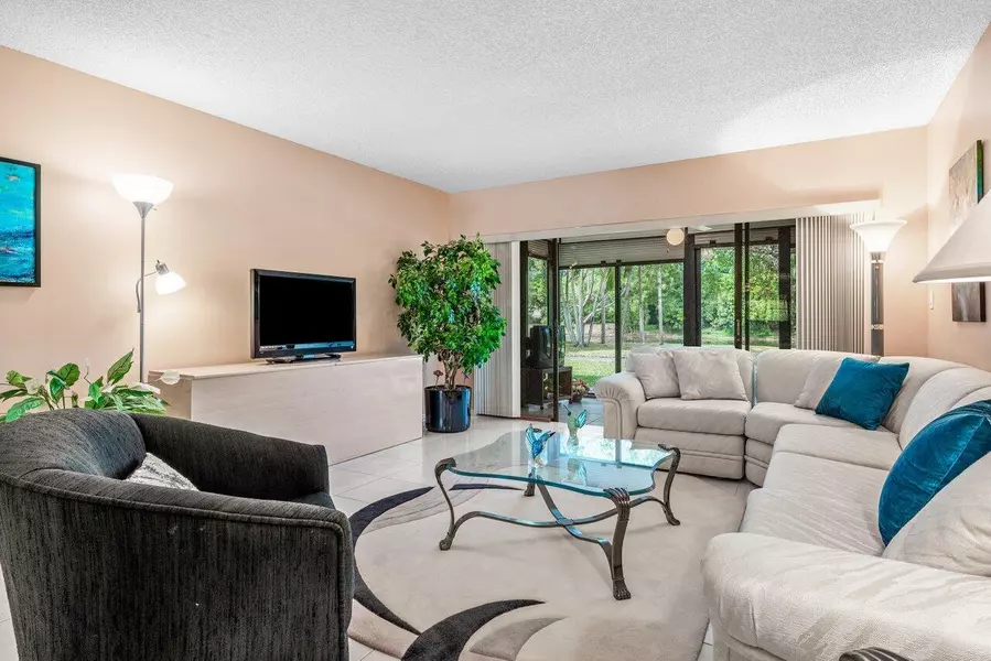 5087 Oak Hill LN 315, Delray Beach, FL 33484
