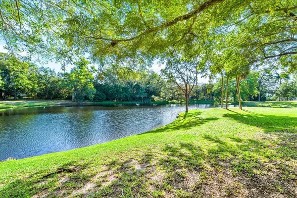 Delray Beach, FL 33484,5087 Oak Hill LN 315