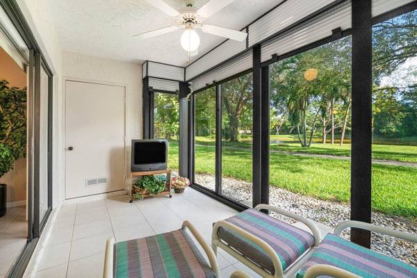 Delray Beach, FL 33484,5087 Oak Hill LN 315