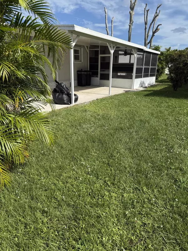 Port Saint Lucie, FL 34952,5 SE La Mesa