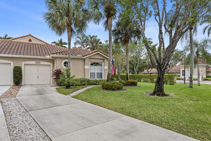 6208 Key Largo LN, Boynton Beach, FL 33472