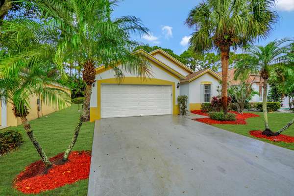 130 Paddock LN, Greenacres, FL 33413